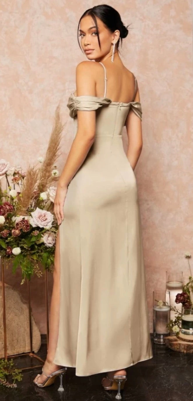Vestido con abertura