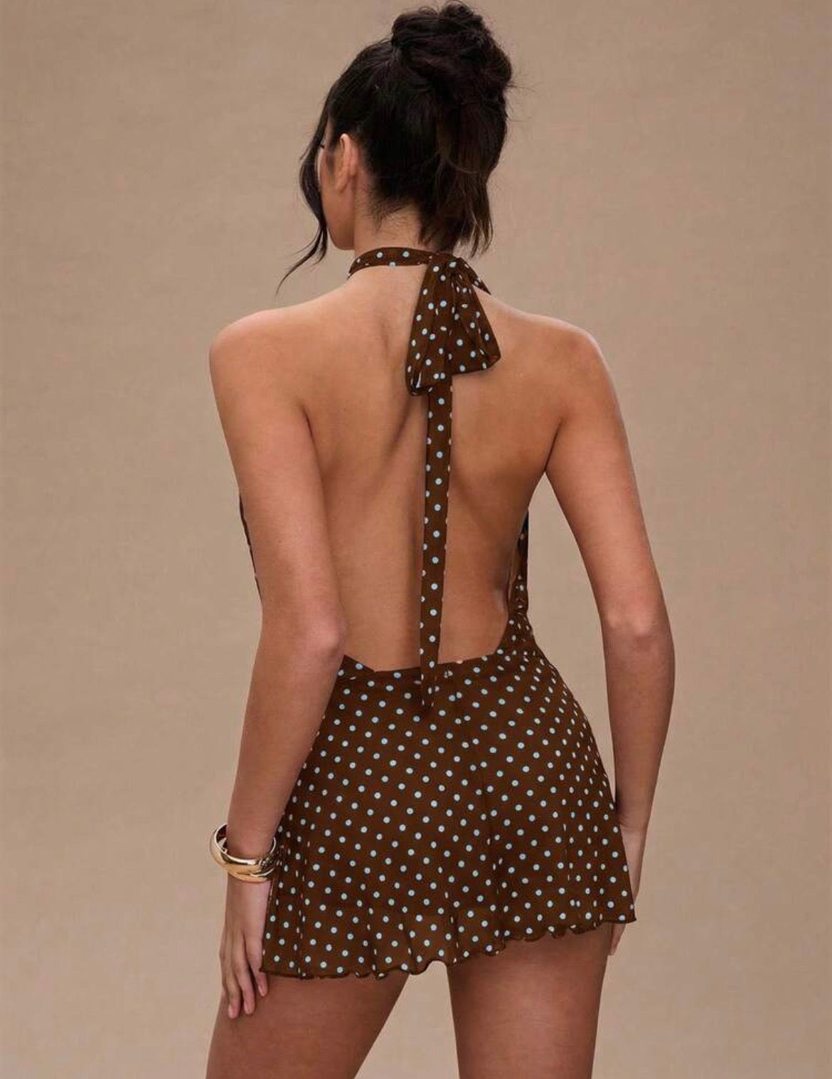 Vestido con motas