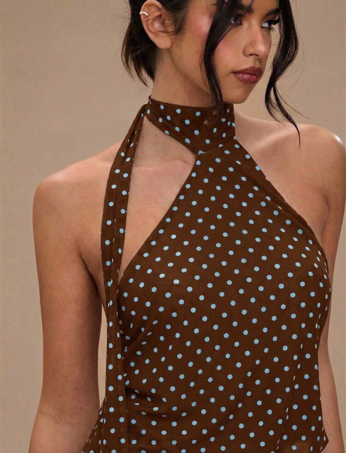 Vestido con motas