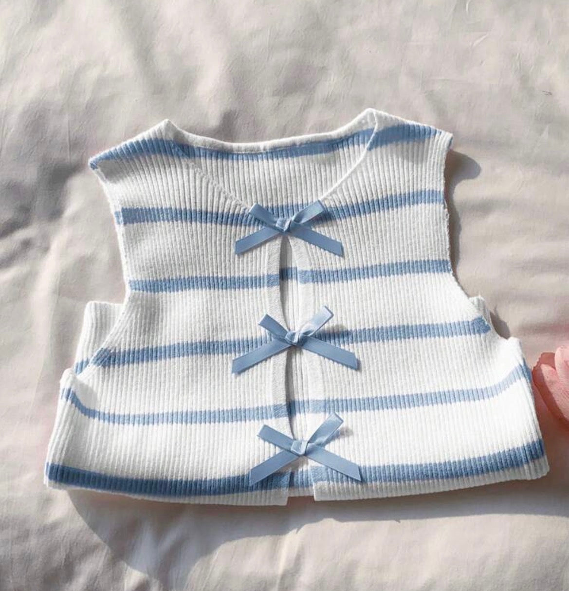Blusa con moñitos