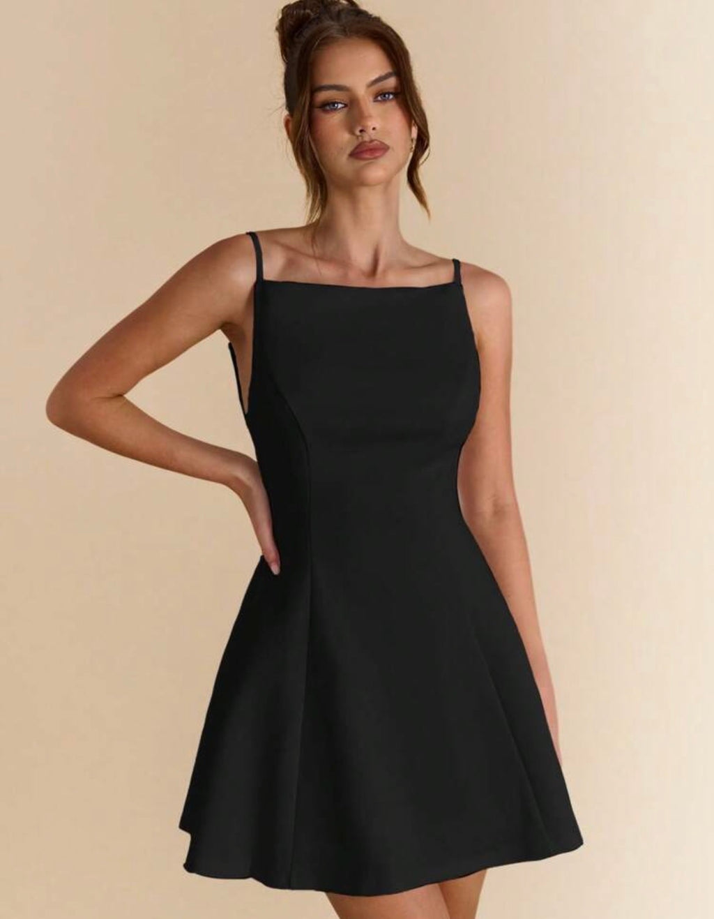 Vestido con espalda descubierta