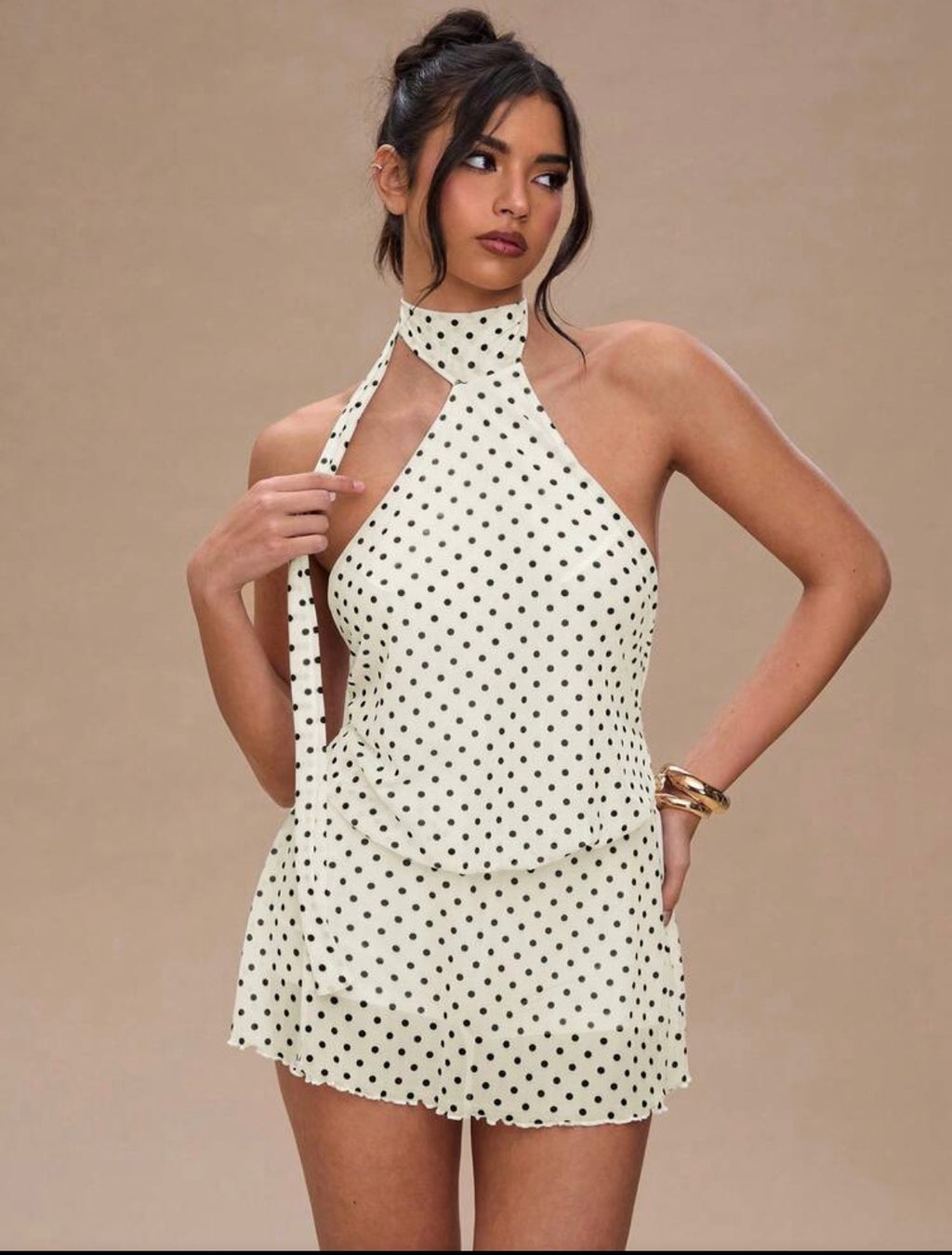 Vestido con mota