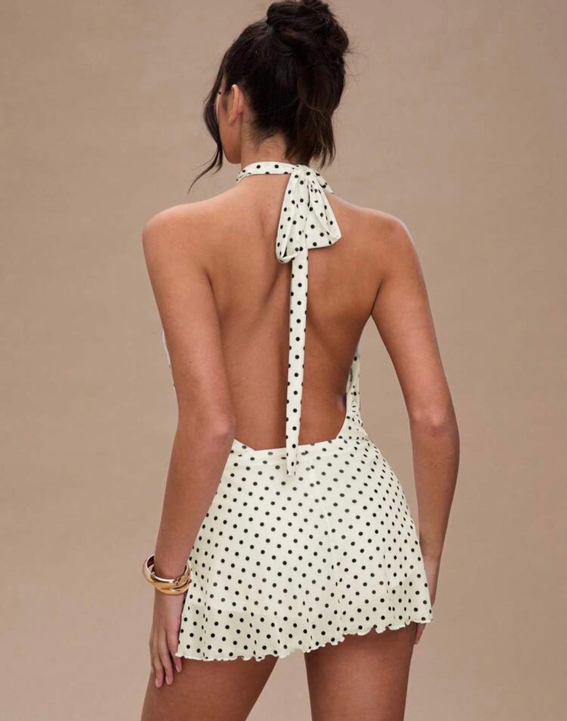 Vestido con mota