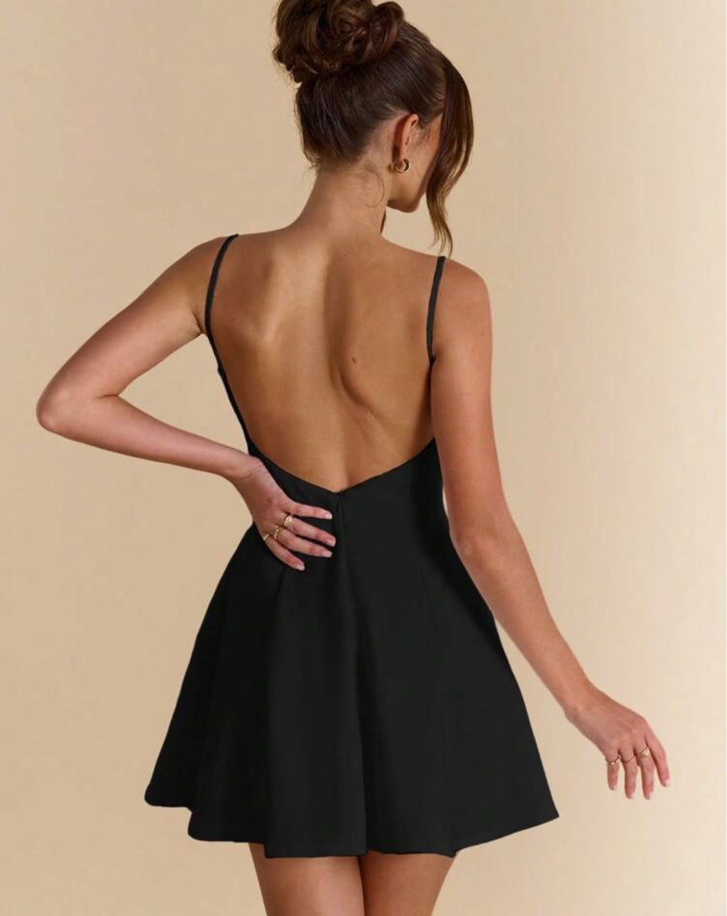 Vestido con espalda descubierta